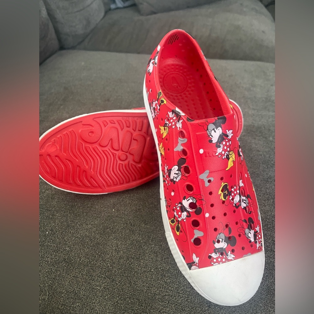Native new without tags Minnie Mouse woman 9 Disney bought at Disneyland